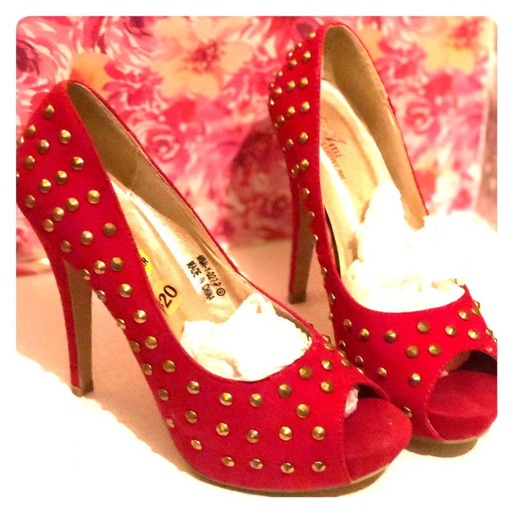 Sz 9 Red Velvet Gold Studded